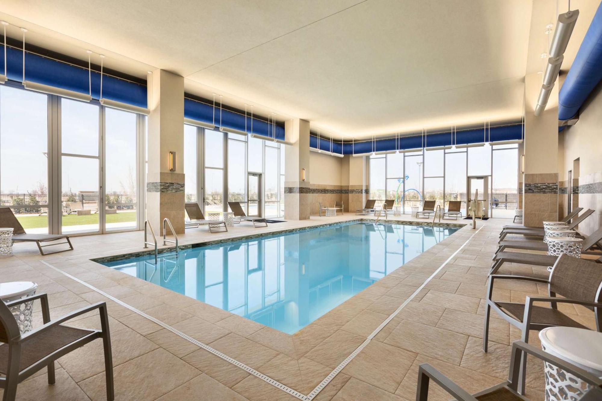 Embassy Suites By Hilton Denton Convention Center Exterior foto