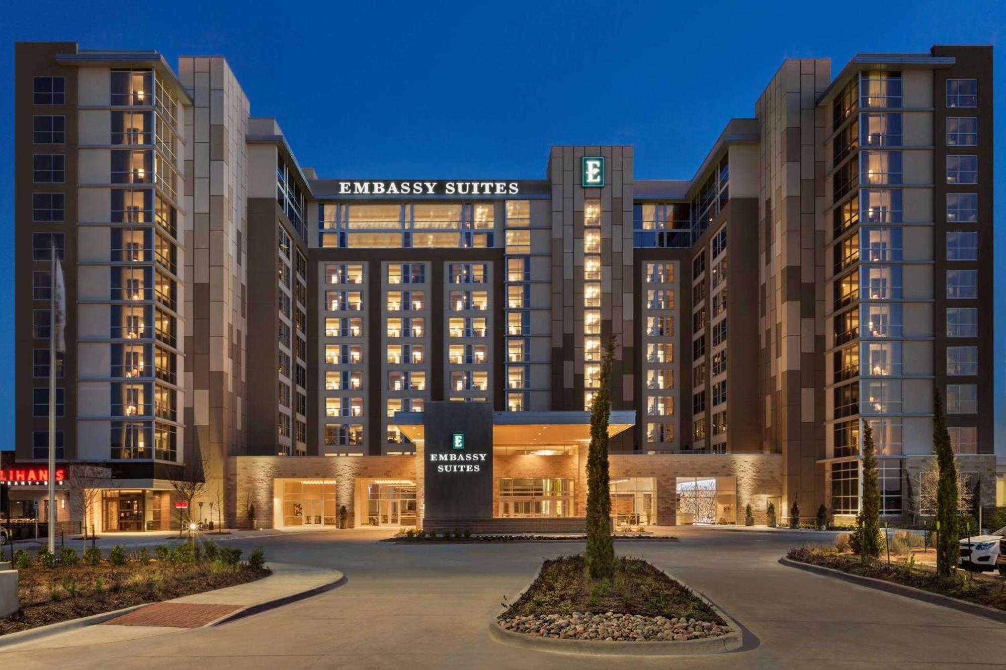 Embassy Suites By Hilton Denton Convention Center Exterior foto
